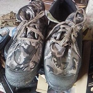 Canvas camo shoes